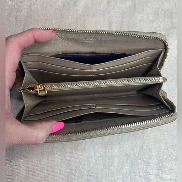 PRADA wallet - Picture 7 of 8